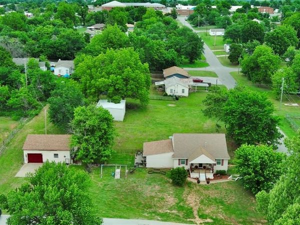 701 W Comanche Avenue, Rush Springs, OK 73082