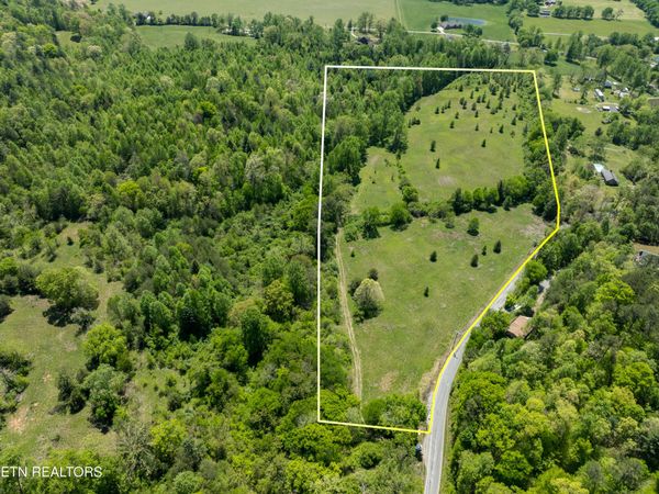 418 E Millers Cove Rd, Walland, TN 37886