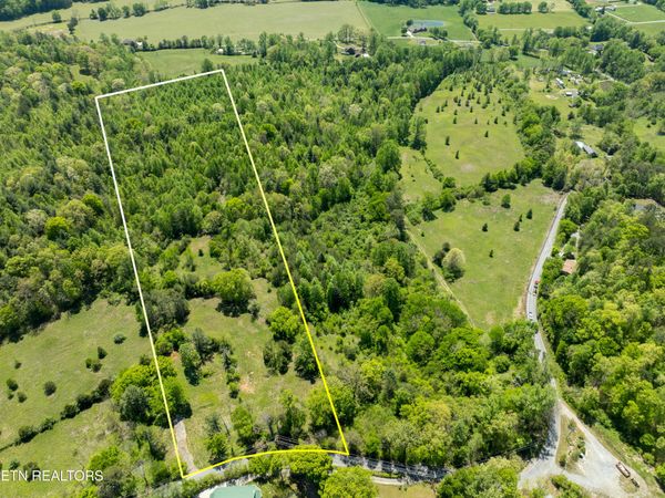 524 E Millers Cove Rd, Walland, TN 37886