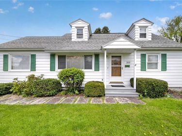 203 Chestnut Heights Drive, Liverpool, NY 13088