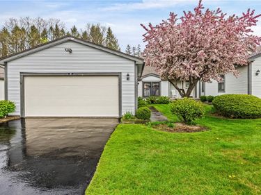 7 Midlakes Drive, Canandaigua, NY 14424