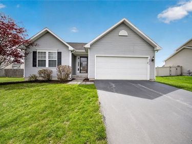 5472 Alfreton Drive, Clay, NY 13041