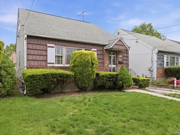 25707 147th Avenue, Rosedale, NY 11422