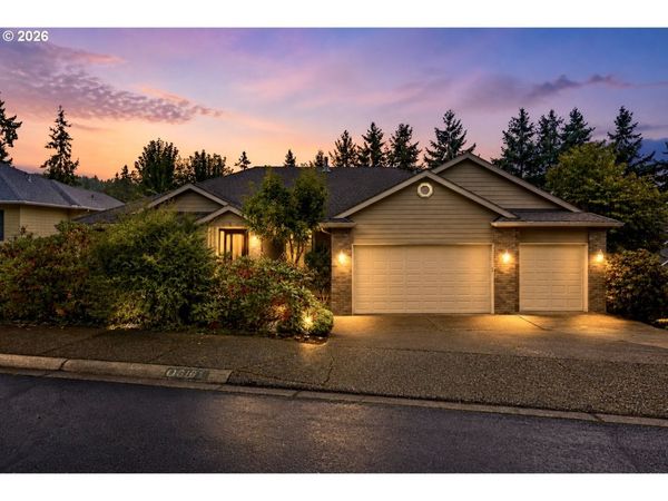 610 HOLLY AVE, Cottage Grove, OR 97424