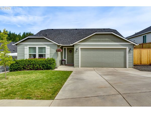 195 ROCKCREST DR, Lowell, OR 97452