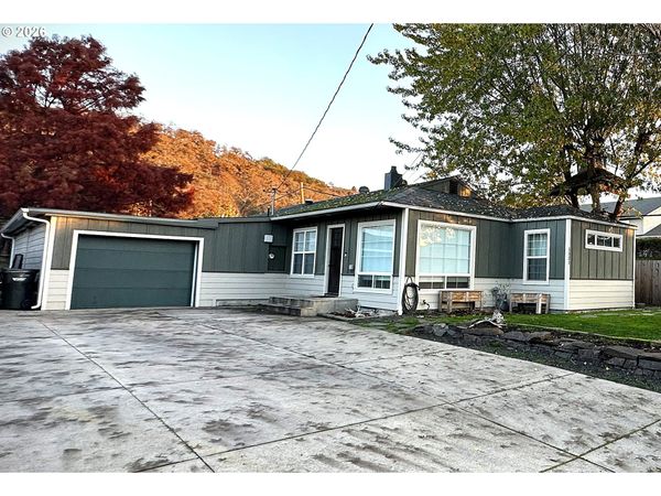 1521 NE MORRIS ST, Roseburg, OR 97470