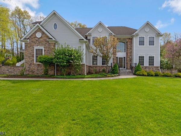 6 Perin Pl, Roxbury, NJ 07876