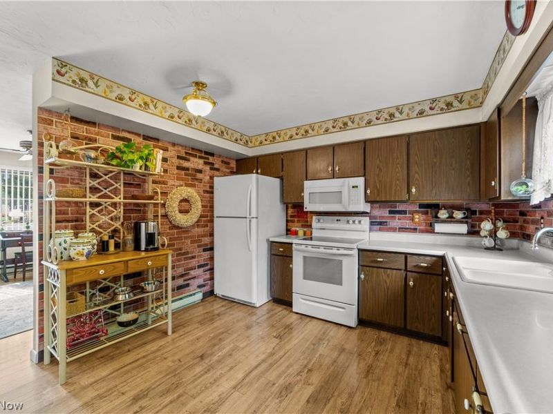 176 Pinewood Drive, Elyria, OH 44035 Photo 10