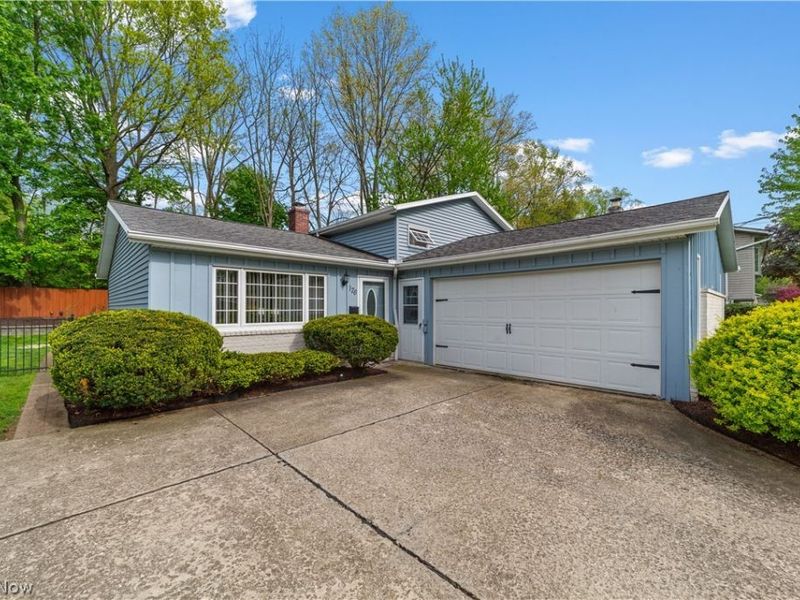176 Pinewood Drive, Elyria, OH 44035 Photo 2