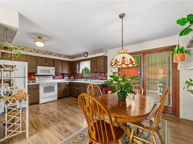 176 Pinewood Drive, Elyria, OH 44035 Photo 8