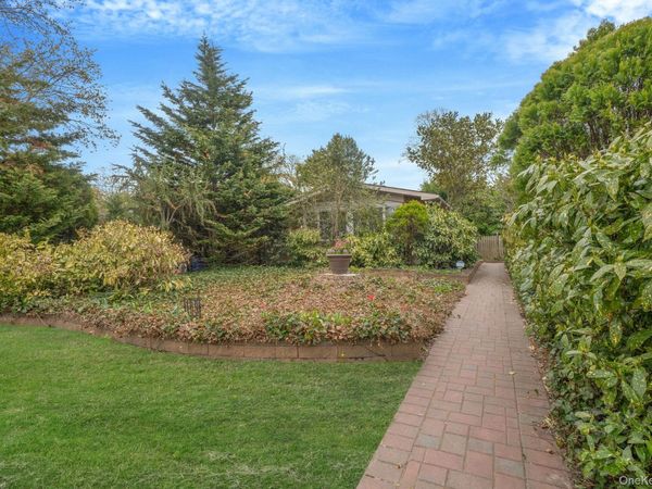 109 Matthews Road , Oakdale, NY 11769