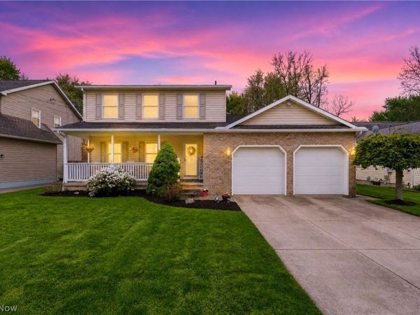 1972 Springfield Lake Boulevard , Akron, OH 44312