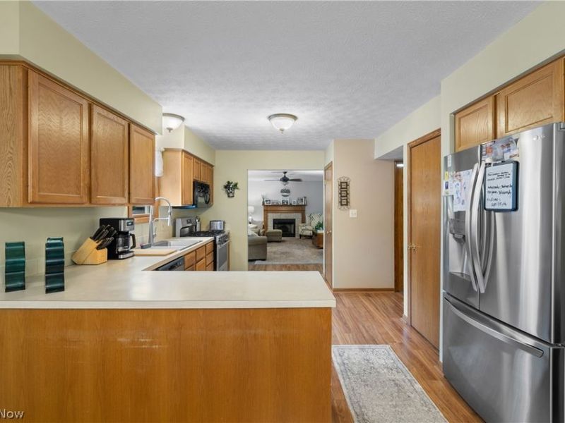 1972 Springfield Lake Boulevard , Akron, OH 44312 Photo 10