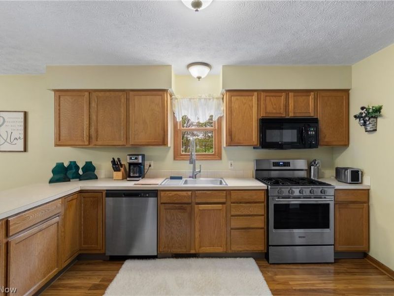 1972 Springfield Lake Boulevard , Akron, OH 44312 Photo 11
