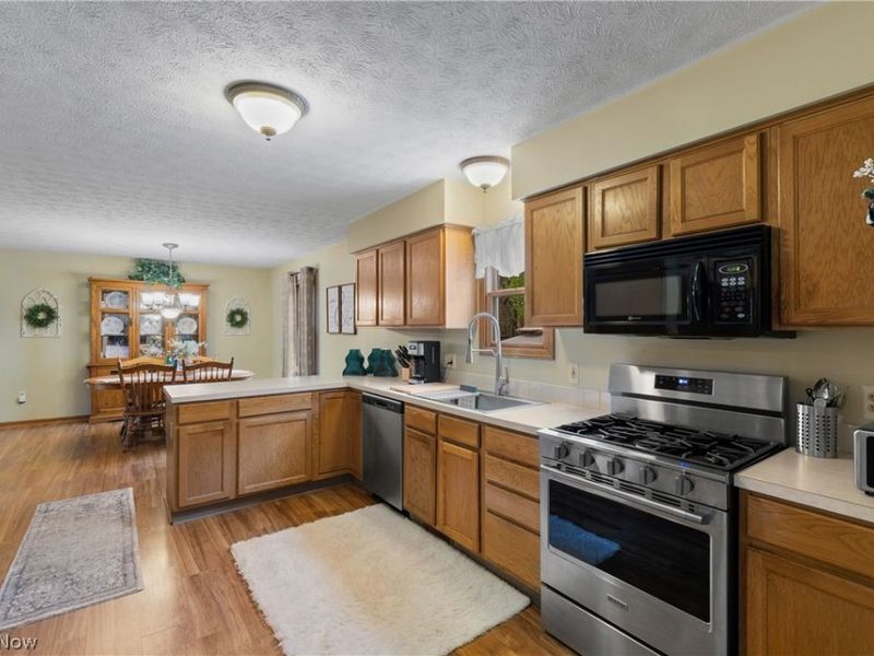 1972 Springfield Lake Boulevard , Akron, OH 44312 Photo 12
