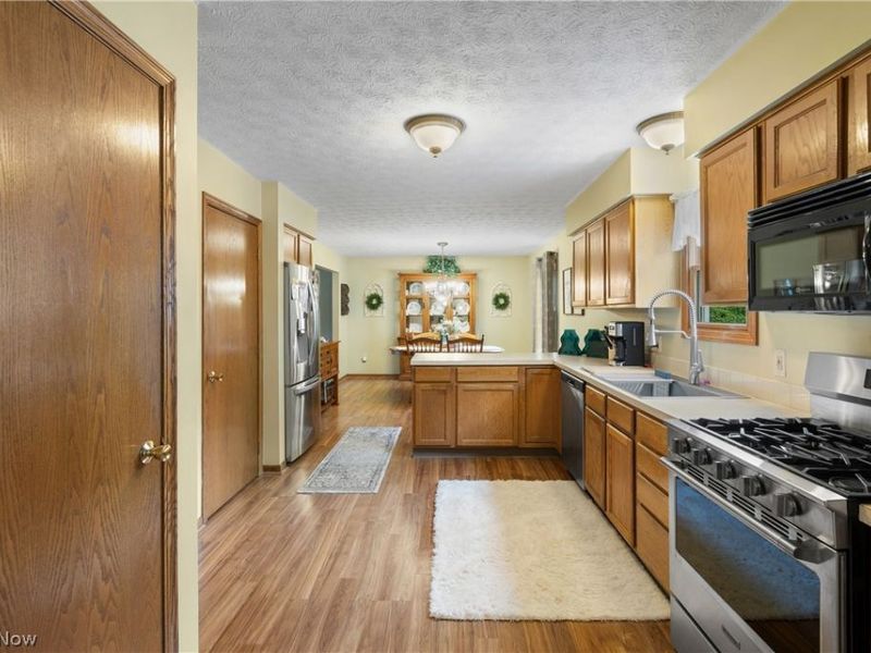 1972 Springfield Lake Boulevard , Akron, OH 44312 Photo 13