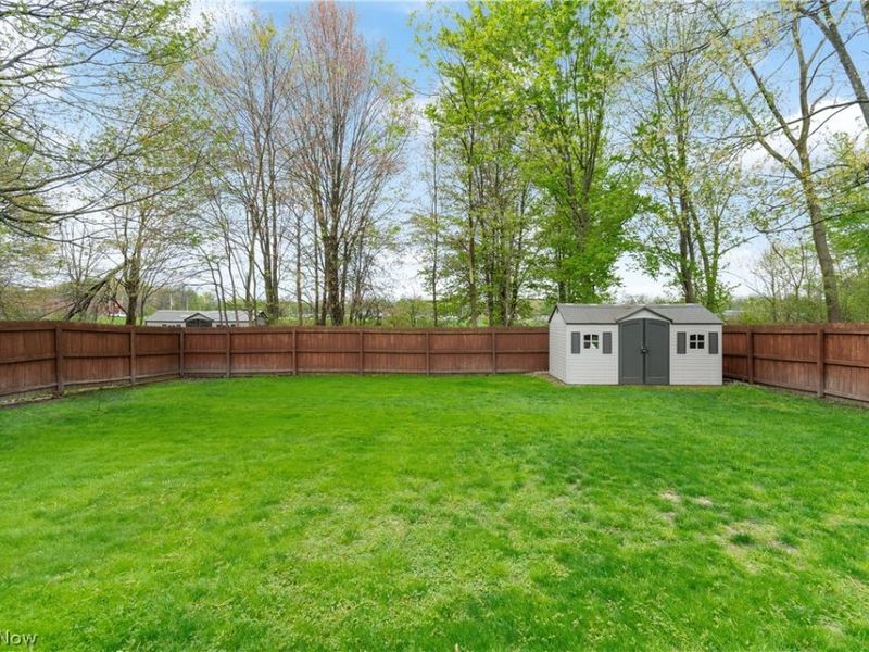 1972 Springfield Lake Boulevard , Akron, OH 44312 Photo 38