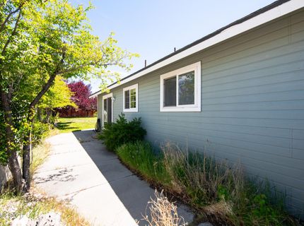 1284 Kyndal Way, Gardnerville, NV 89460 Photo