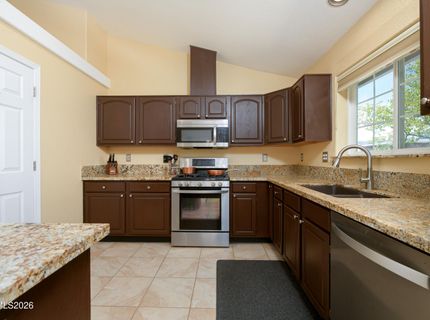 1284 Kyndal Way, Gardnerville, NV 89460 Photo
