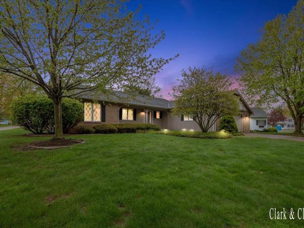 2220 Mission Hills Drive SE, Grand Rapids, MI 49546