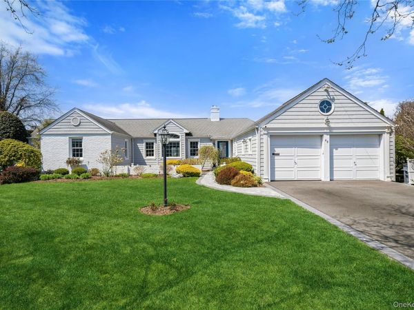 48 Davison Lane E, West Islip, NY 11795