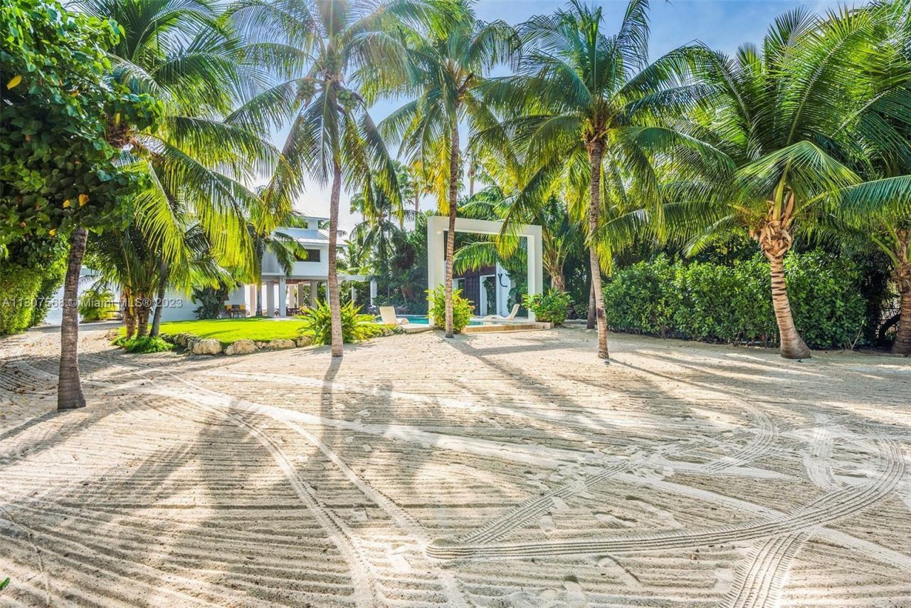 60 Ocean Front Drive, Key Largo, FL 33037 Photo
