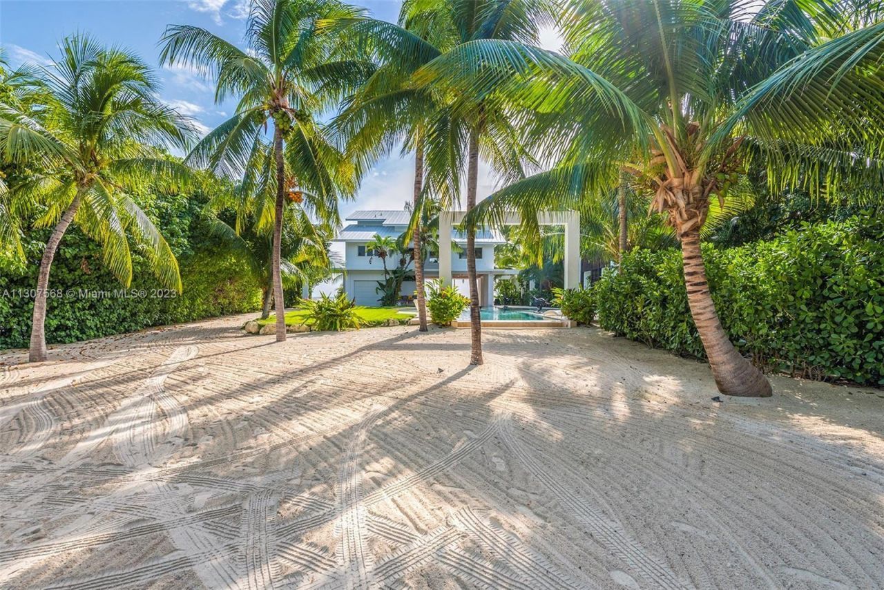 60 Ocean Front Drive, Key Largo, FL 33037 Photo