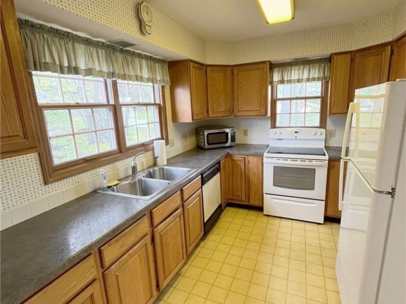 156 W Mohawk Drive, Malvern, OH 44644 Photo 18
