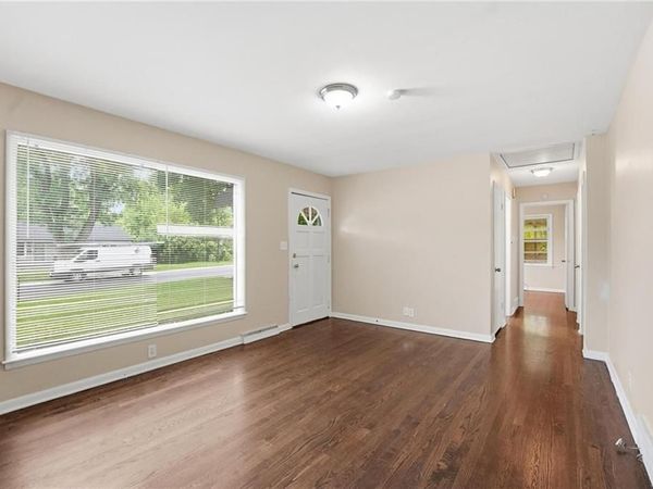 9310 Cottonwood Street, Lenexa, KS 66215