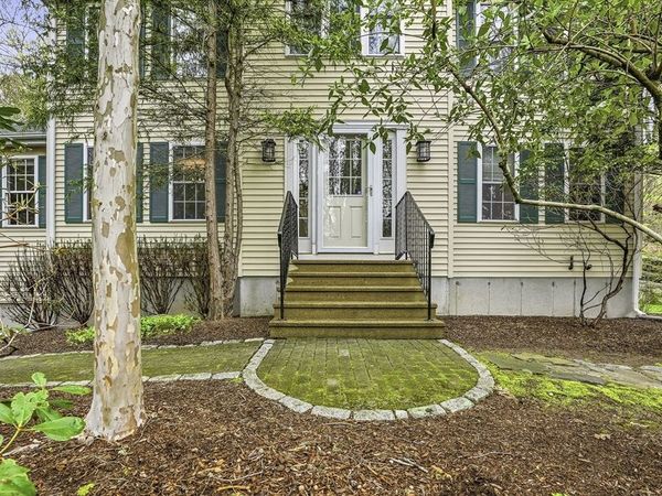69 Warren St, Upton, MA 01568