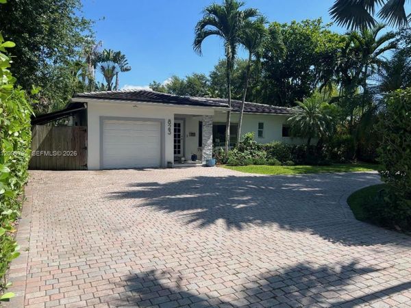 823 NE 107th St , Biscayne Park, FL 33161