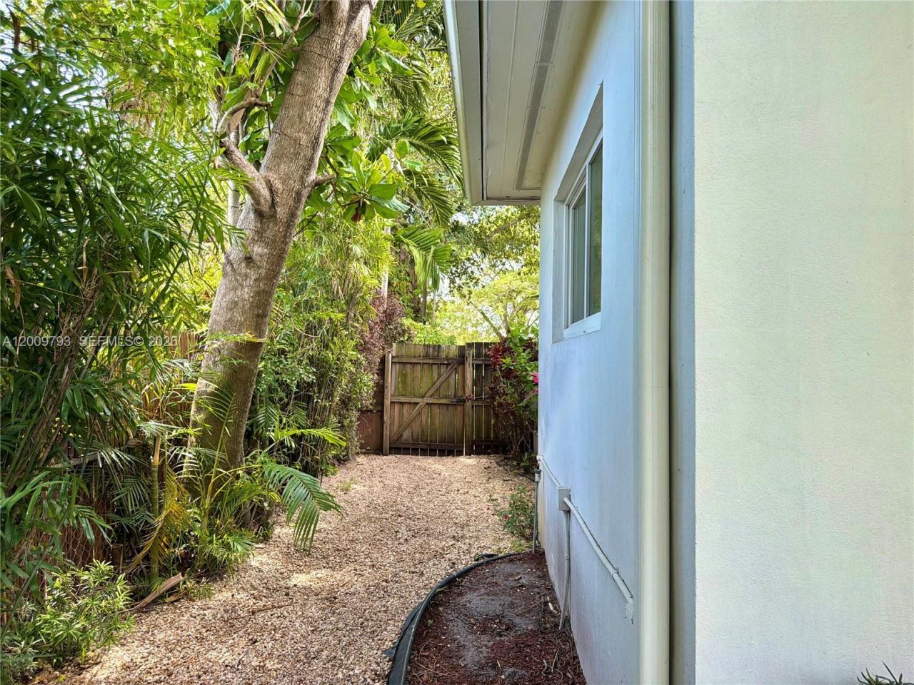 823 NE 107th St , Biscayne Park, FL 33161 Photo
