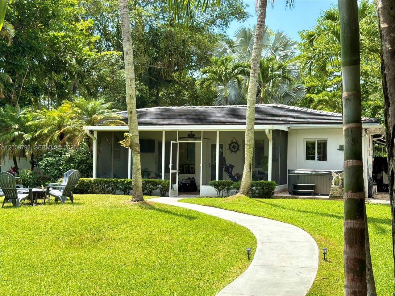 823 NE 107th St , Biscayne Park, FL 33161 Photo