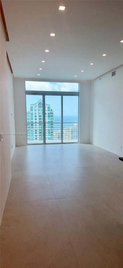 335 S Biscayne Blvd, Unit UPH-01, Miami, FL 33131 Photo