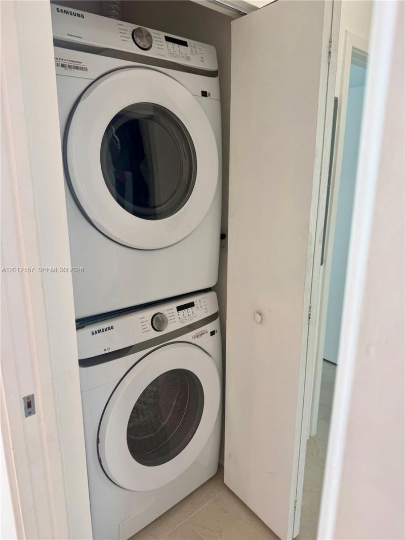 335 S Biscayne Blvd, Unit UPH-01, Miami, FL 33131 Photo