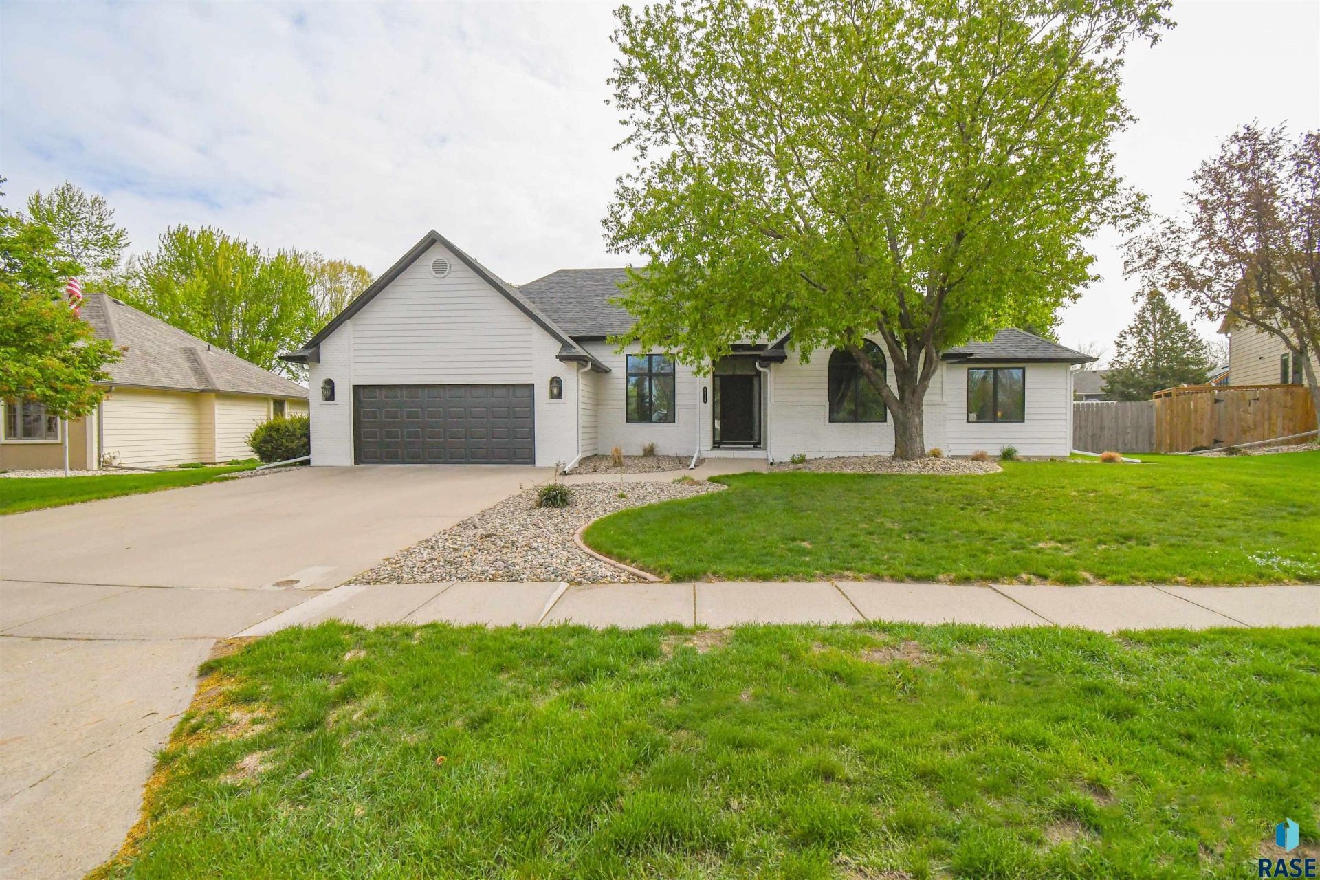 6915 W Westminster Dr Sioux Falls, SD 57106