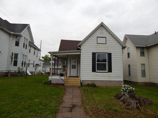 560 10th Avenue , Clinton, IA 52732