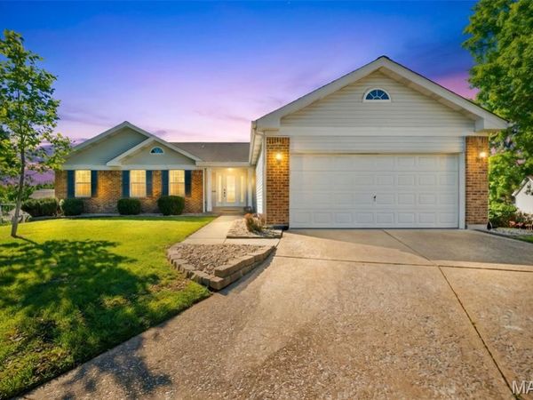 3 Riesling Court , St Charles, MO 63304