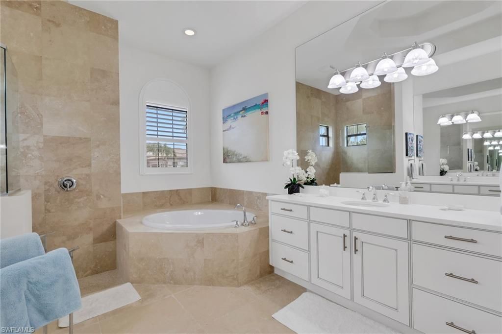 6685 Costa Cir, Naples, FL 34113 Photo
