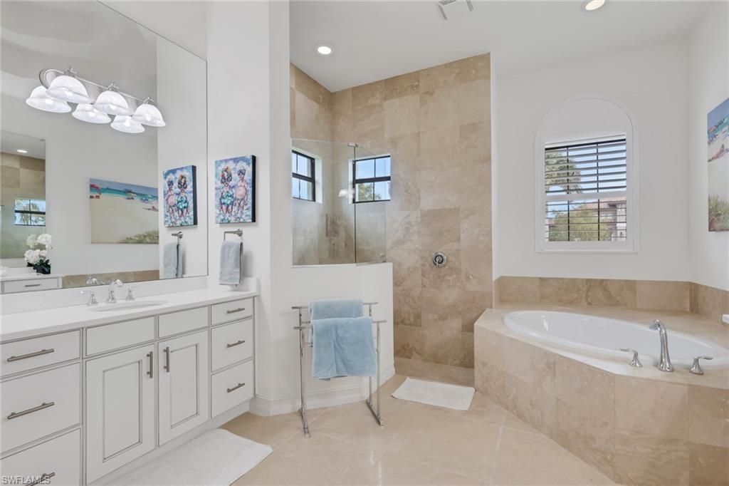6685 Costa Cir, Naples, FL 34113 Photo