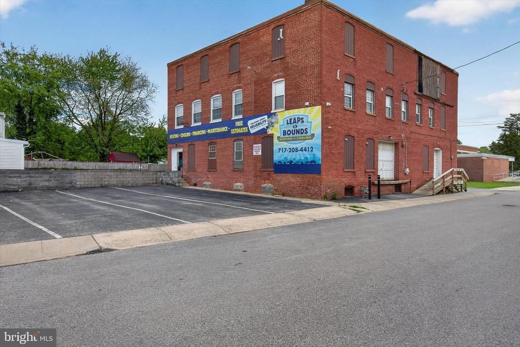 711 Mckenzie St & 156 E Cottage Pl, York, PA 17401 Main Photo