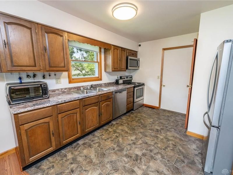 104 W Lakengren Drive, Gasper Township, OH 45320 Photo 9