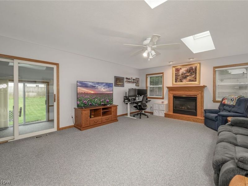 1190 Jeanie J Avenue , Akron, OH 44310 Photo 2