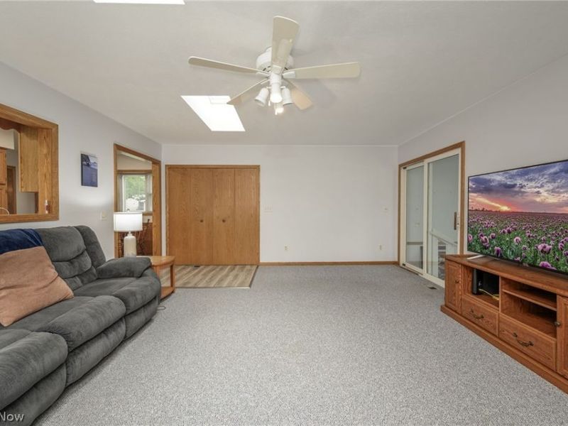 1190 Jeanie J Avenue , Akron, OH 44310 Photo 4