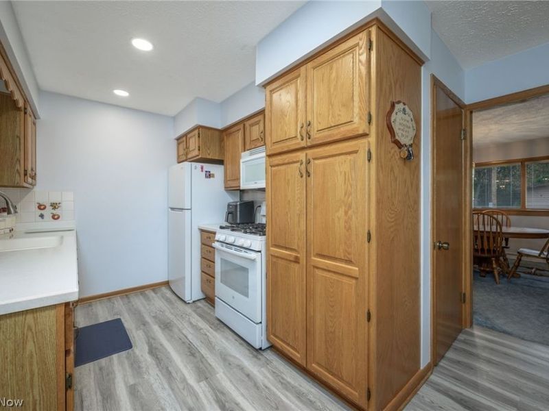 1190 Jeanie J Avenue , Akron, OH 44310 Photo 9