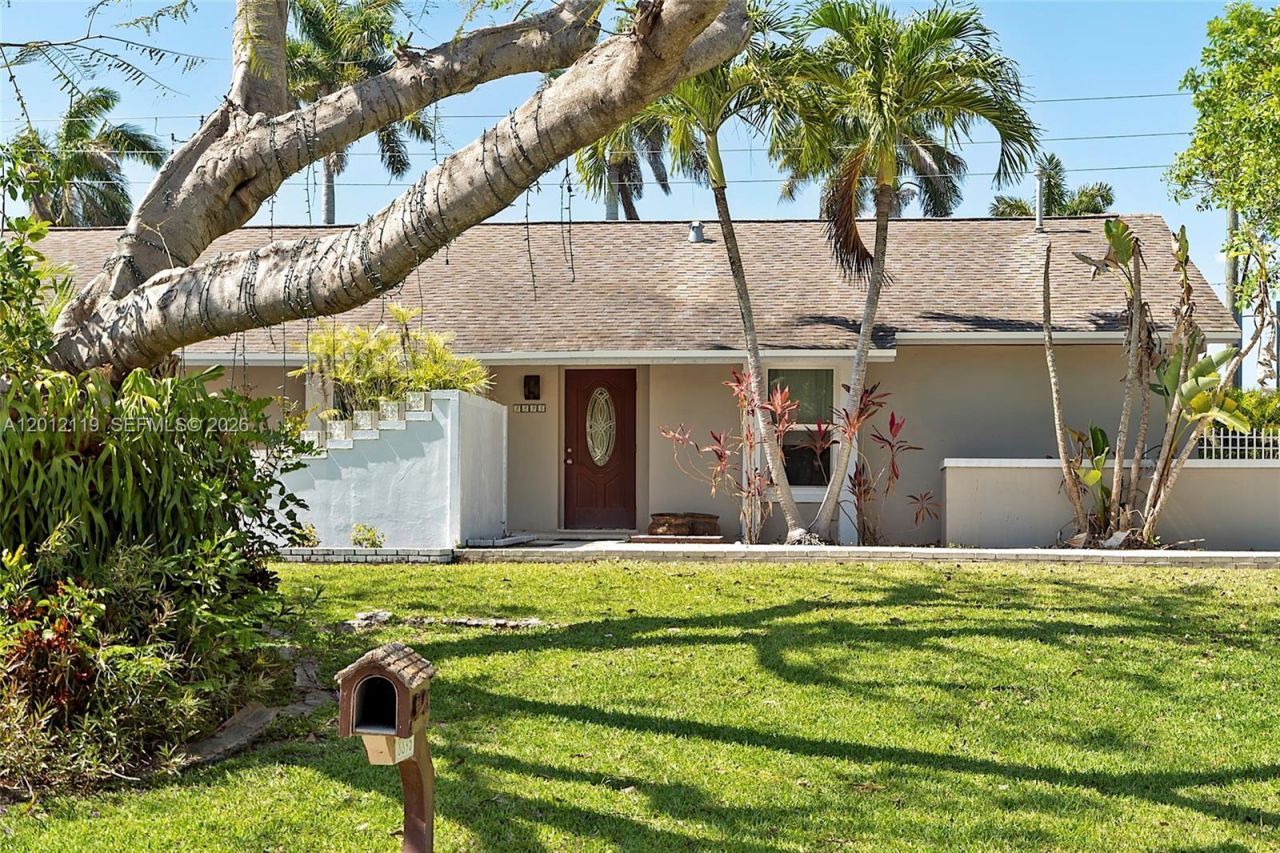 8895 SW 184th Ter, Cutler Bay, FL 33157 Photo