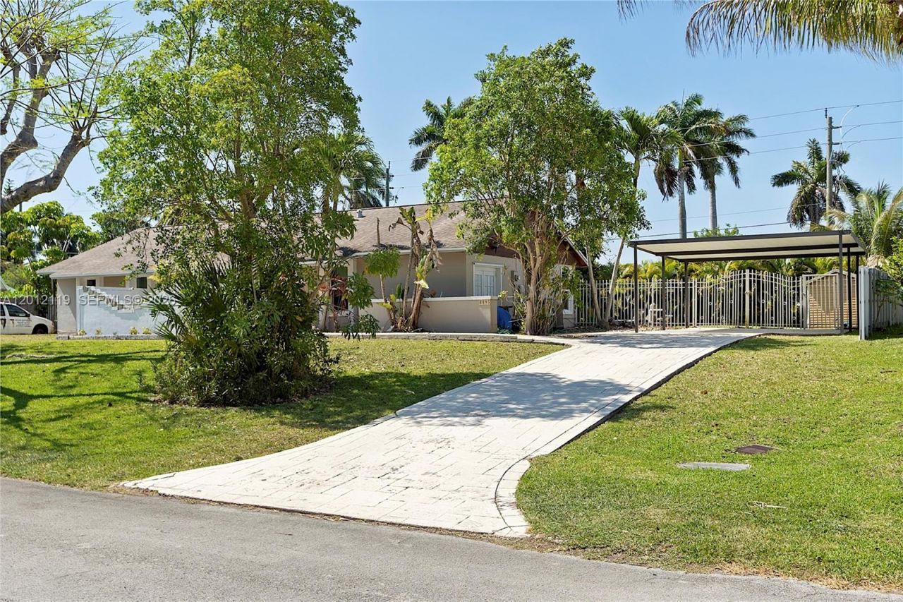 8895 SW 184th Ter, Cutler Bay, FL 33157 Photo