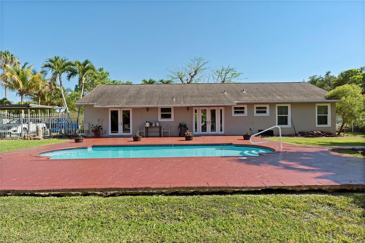8895 SW 184th Ter, Cutler Bay, FL 33157 Photo
