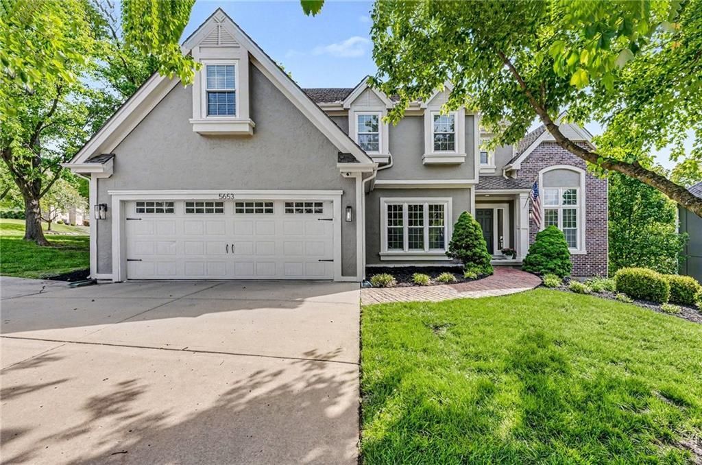 5653 Gresham Circle, Parkville, MO 64152 Main Photo