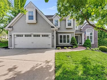 5653 Gresham Circle, Parkville, MO 64152